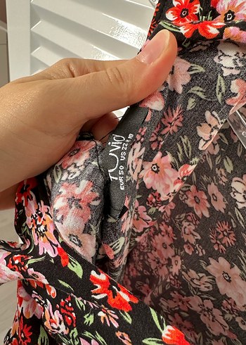 Çiçek Desenli Uzun V Yaka Salaş Elbise - Görsel 4