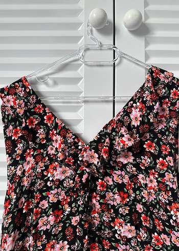 Çiçek Desenli Uzun V Yaka Salaş Elbise - Görsel 2