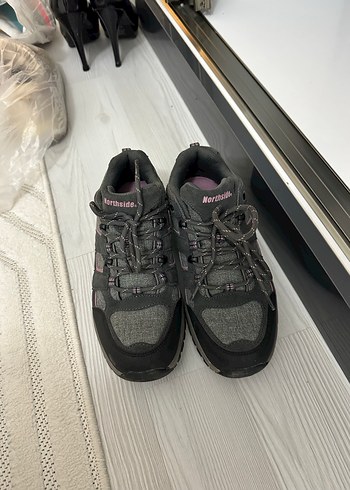 Gri Kadın Bot - Görsel 2