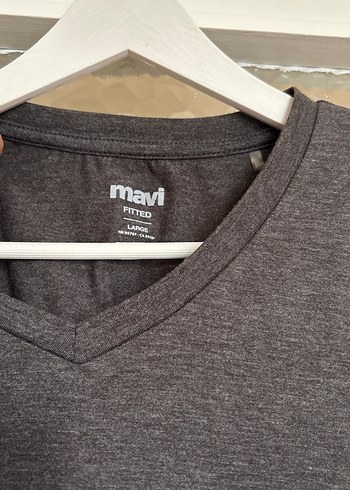 Gri V Yaka Keten Erkek Tişört - Görsel 2