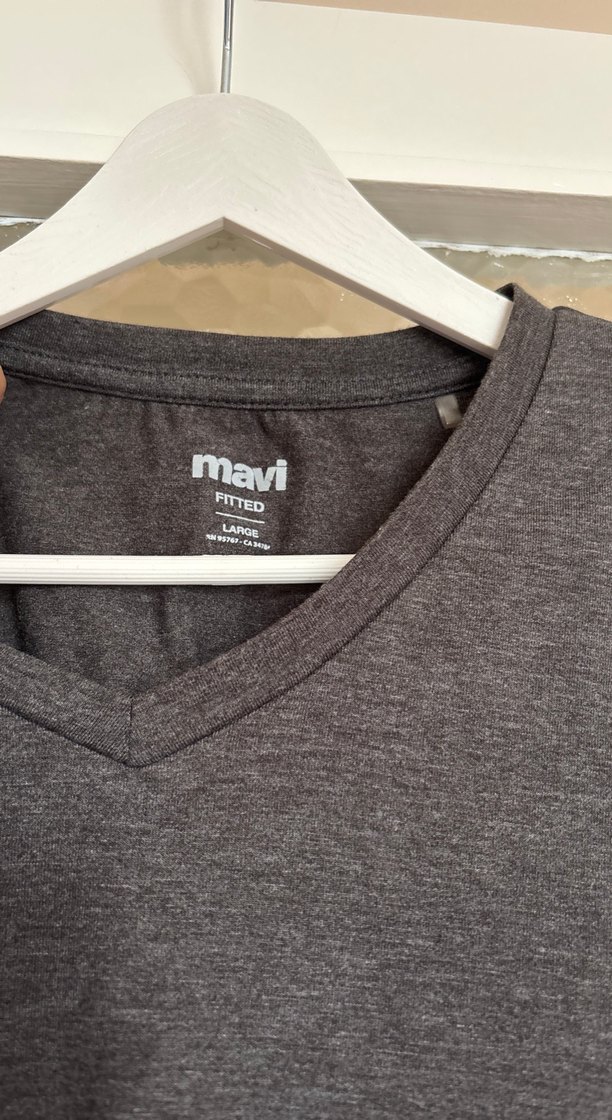 Gri V Yaka Keten Erkek Tişört - Görsel 2