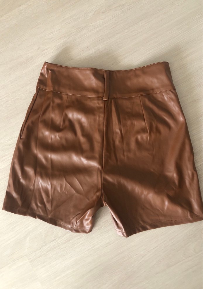 Düğmeli Kahverengi Mini Deri Şort - Görsel 3