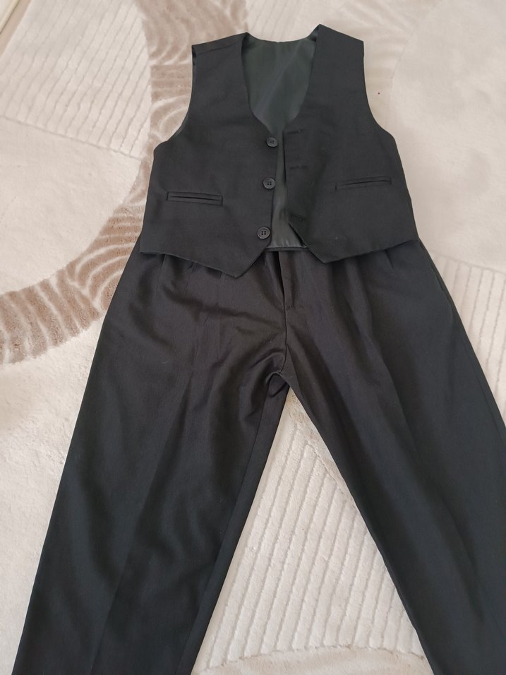 Siyah Düğmeli Çocuk Takım Elbise - Görsel 2