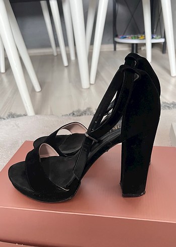Siyah Süet Önü Açık Kadın Ayakkabı - Görsel 2