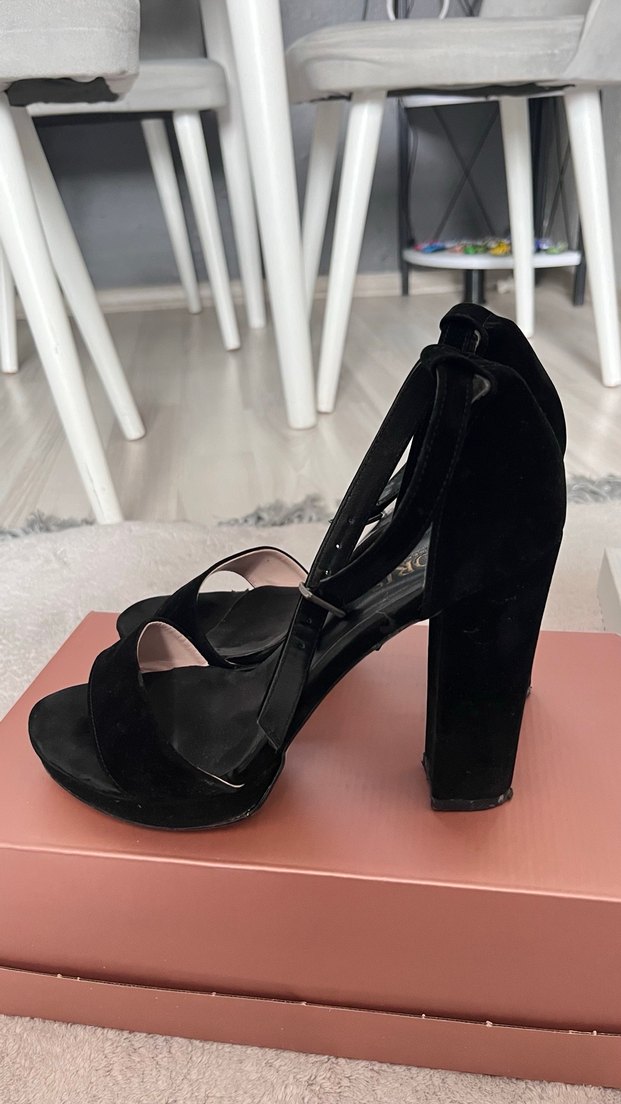 Siyah Süet Önü Açık Kadın Ayakkabı - Görsel 2