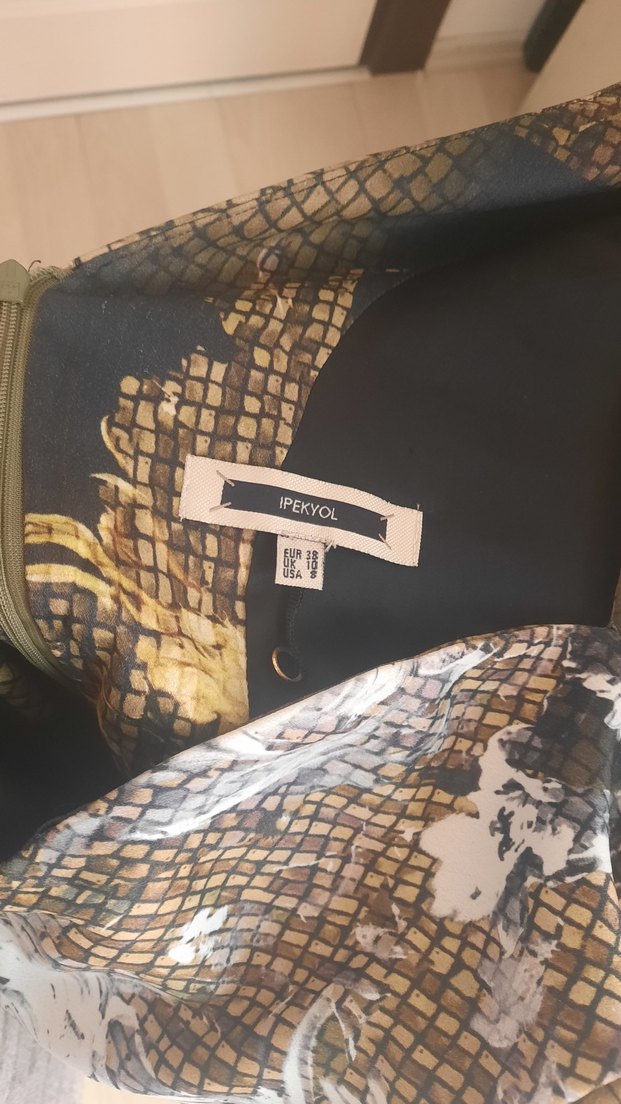 Desenli Kahverengi V yaka elbise - Görsel 3