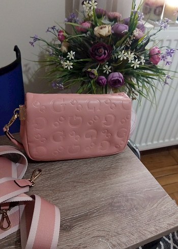 Guess Pembe Deri Kadın Omuz Çantası - Görsel 4