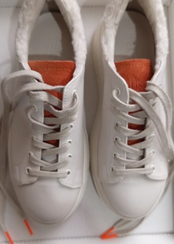 Beyaz Kadın Spor Ayakkabı Kürklü Detaylı - Görsel 2