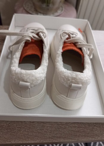 Beyaz Kadın Spor Ayakkabı Kürklü Detaylı - Görsel 3