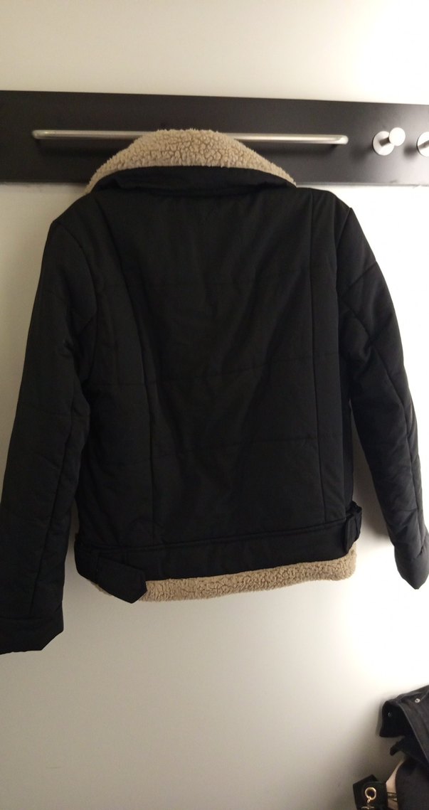 Siyah Kürklü Kadın Mont - Görsel 2