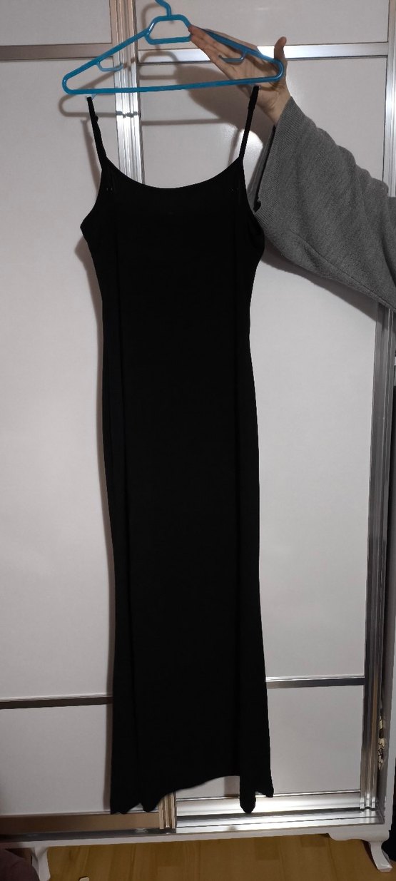 Siyah uzun ince askılı Elbise - Görsel 2