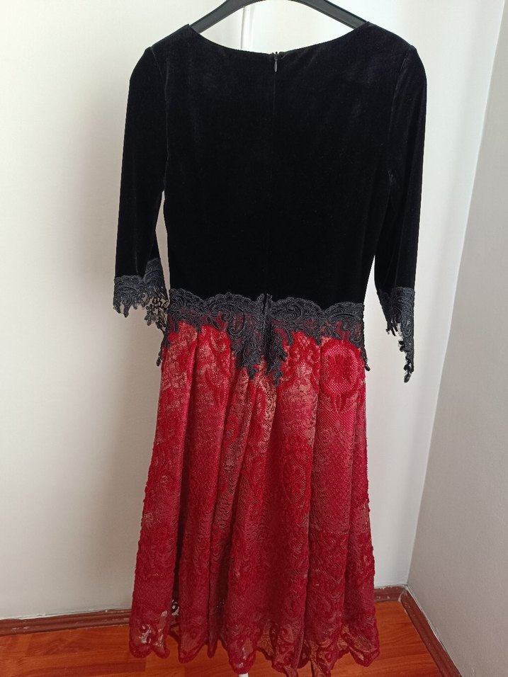 Bordo Dantelli Eteği Çift Kat Gotik Siyah Kadife Elbise - Görsel 4