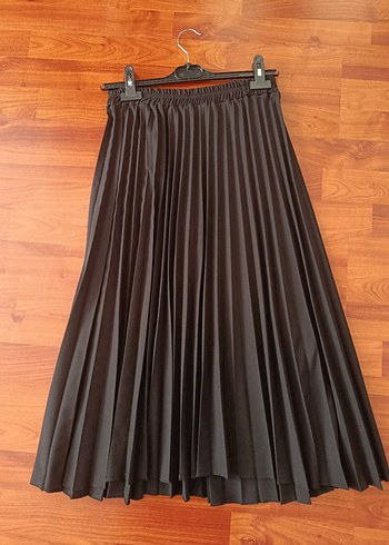 Siyah Pilili Kadın Etek - Görsel 2