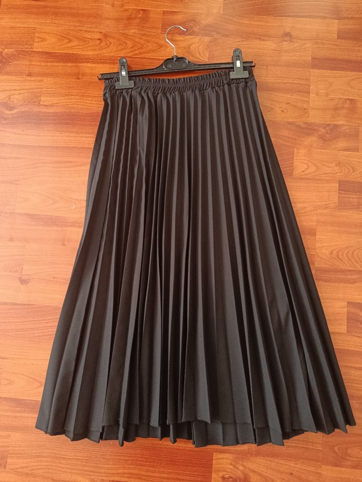 Siyah Pilili Kadın Etek - Görsel 2