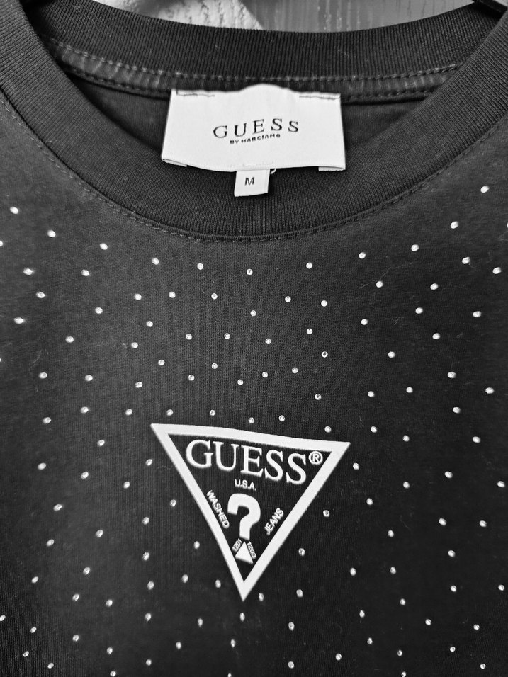 Guess Siyah Taş Baskılı Kadın Tişört - Görsel 2