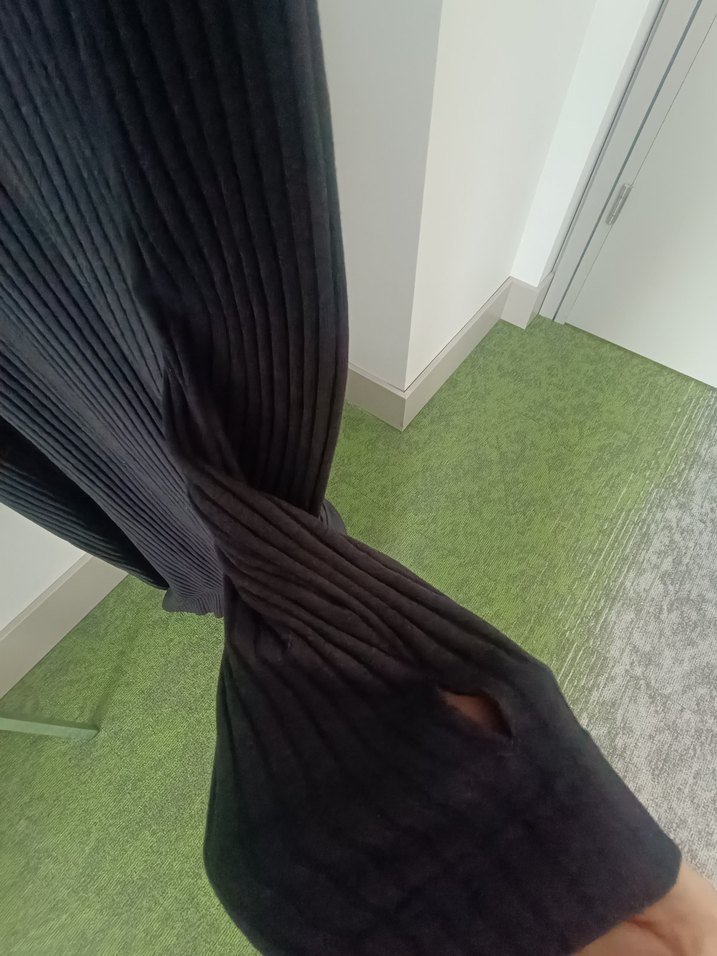 Parmak geçmeli esnek fitilli triko  siyah uzun kollu elbise - Görsel 3