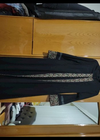 Desenli siyah kadın abaya - Görsel 5