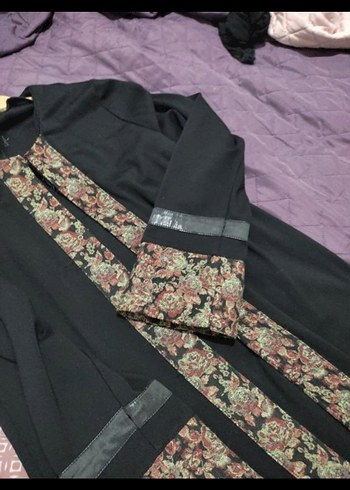 Desenli siyah kadın abaya - Görsel 2