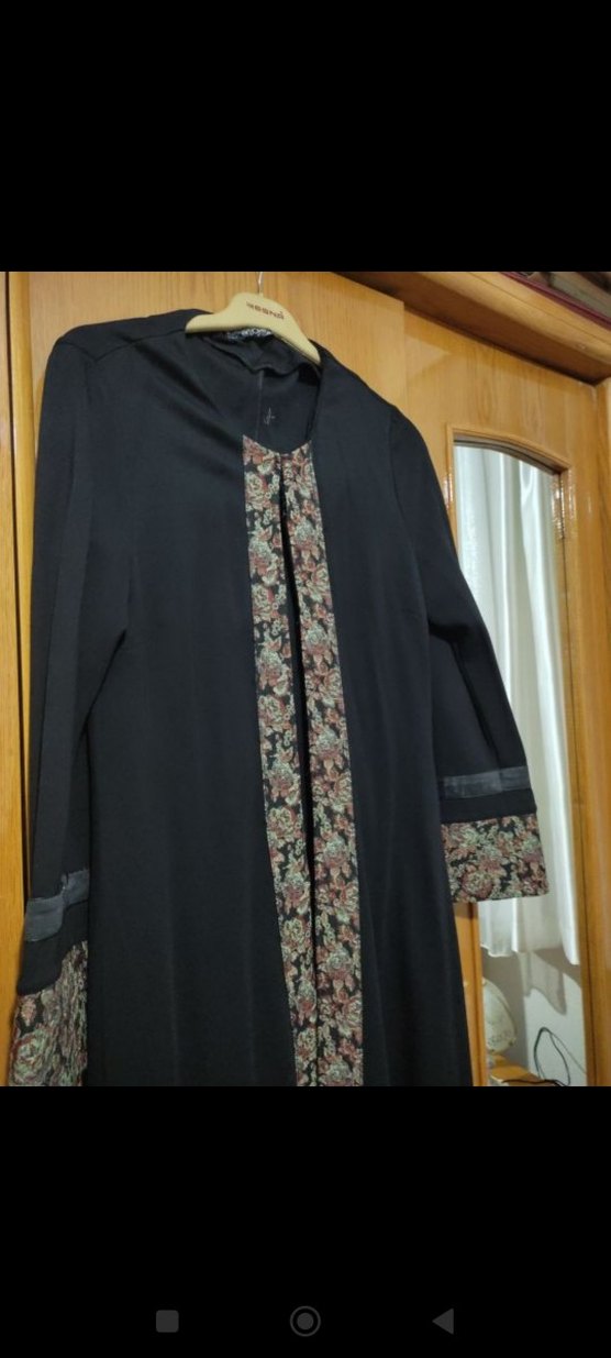 Desenli siyah kadın abaya - Görsel 4