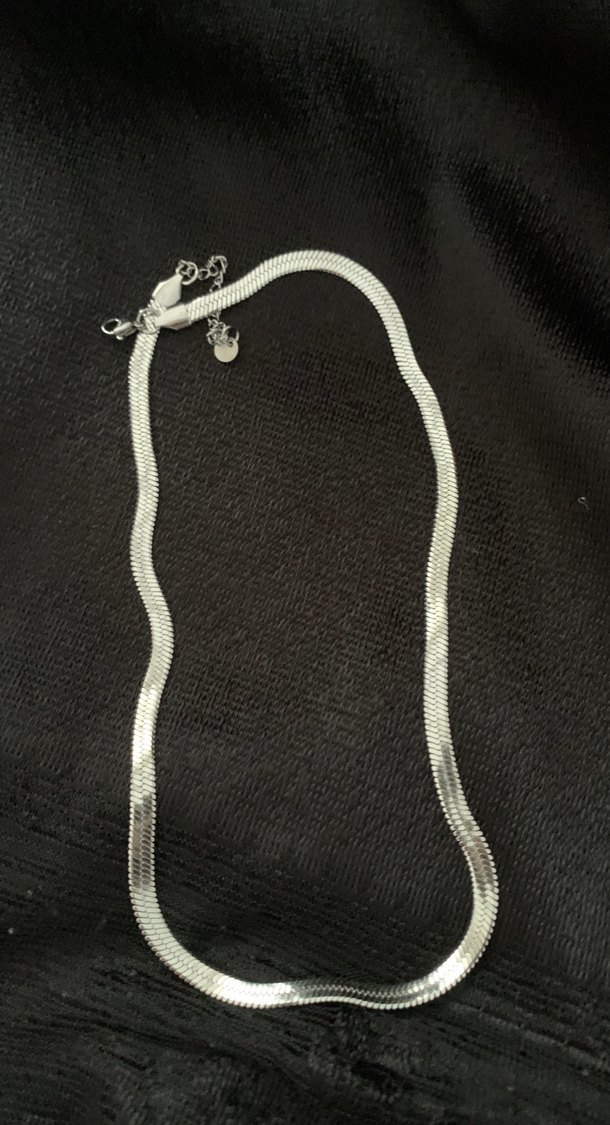 Gri Yılan Desenli Uzun Zincir Kolye - Görsel 2