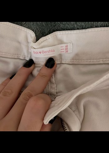 Düğmeli Beyaz Mini Kadın Şort Bershka - Görsel 4