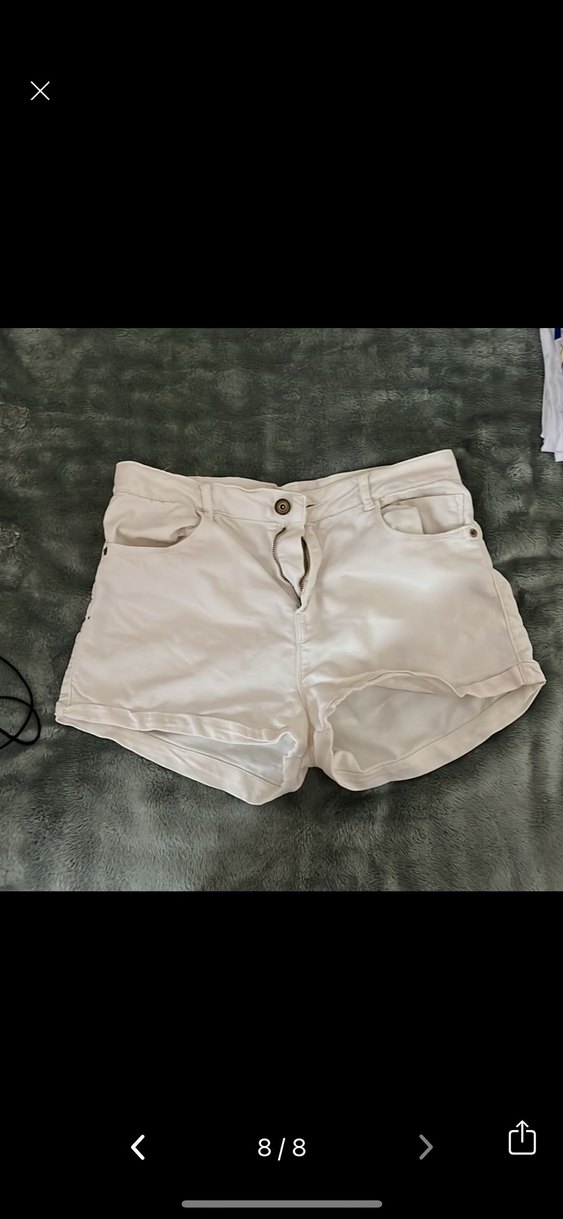 Düğmeli Beyaz Mini Kadın Şort Bershka - Görsel 2