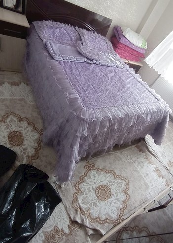 Mor İşlemeli Yatak Örtüsü - Görsel 2