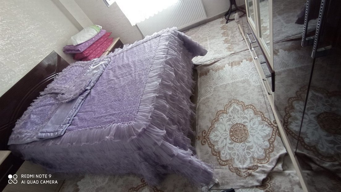 Mor İşlemeli Yatak Örtüsü - Görsel 3