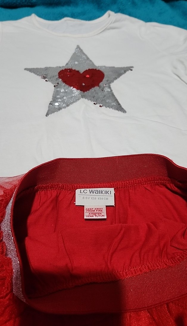 Kız Çocuk Kırmızı Fırfırlı Etek ve beyaz yıldızlı blüz - Görsel 2