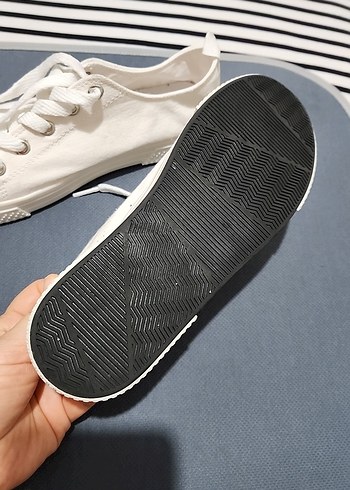 Beyaz Minimalist Çocuk Spor Ayakkabı - Görsel 3