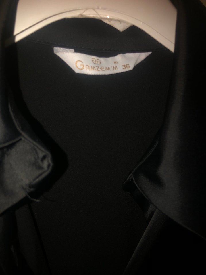 Siyah V Yaka Kadın Ofis Gömleği - Görsel 4