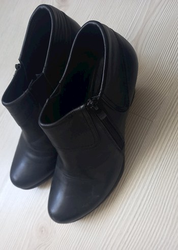 Siyah Tokalı Kadın Topuklu Bot - Görsel 6