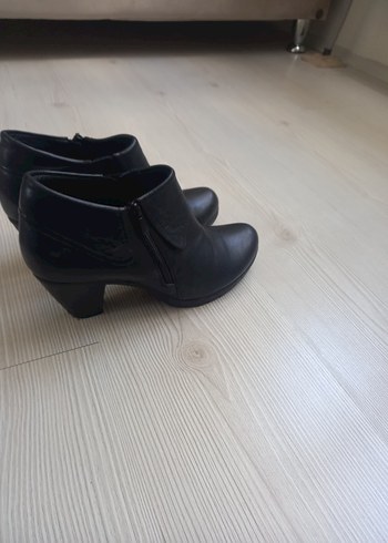 Siyah Tokalı Kadın Topuklu Bot - Görsel 2