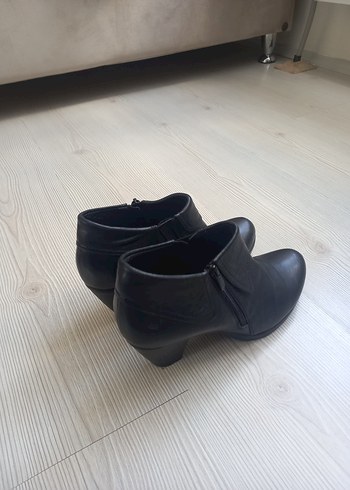 Siyah Tokalı Kadın Topuklu Bot - Görsel 3