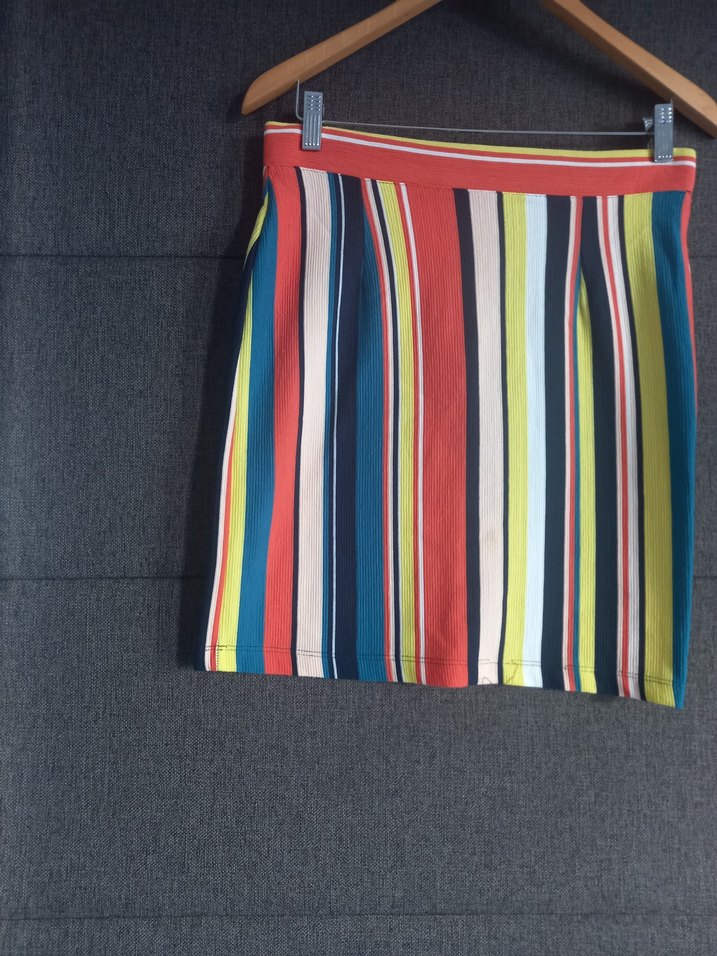 Çizgili Renkli Midi Etek - Görsel 4