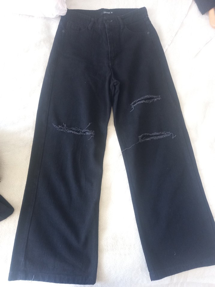 Yırtık Detaylı Siyah Salaş Kadın Kot Pantolon - Görsel 3