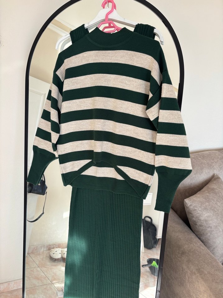 Örgü Detaylı Yeşil V Yaka Uzun Elbise - Görsel 2