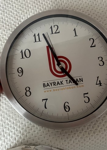 Beyaz Bayrak Taban Duvar Saati - Görsel 2