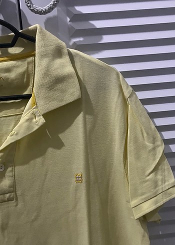 Sarı Düğmeli Kısa Kollu Polo Tişört - Görsel 2