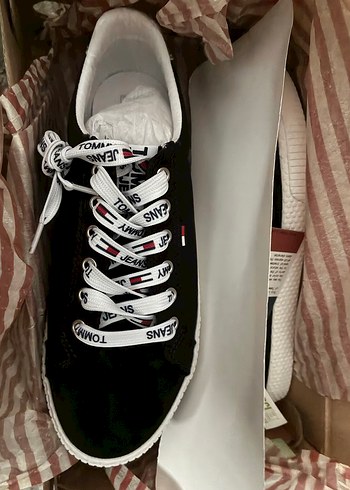 Beyaz Yazılı Erkek Spor Ayakkabı Bağcığı - Görsel 2