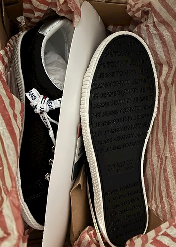 Beyaz Yazılı Erkek Spor Ayakkabı Bağcığı - Görsel 3