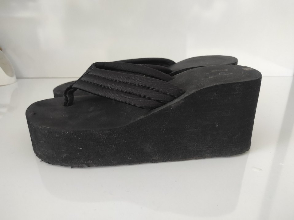 Siyah Kadın Dolgu Topuk Terlik - Görsel 3