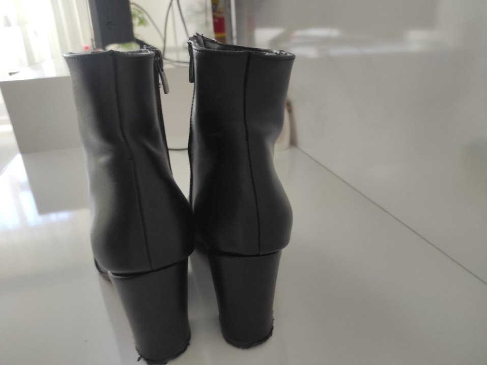 Siyah Deri Topuklu Kadın Bot - Görsel 2