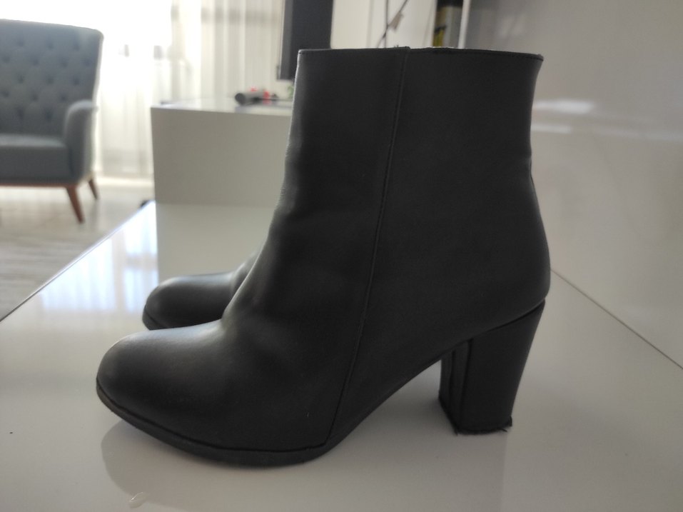Siyah Deri Topuklu Kadın Bot - Görsel 3