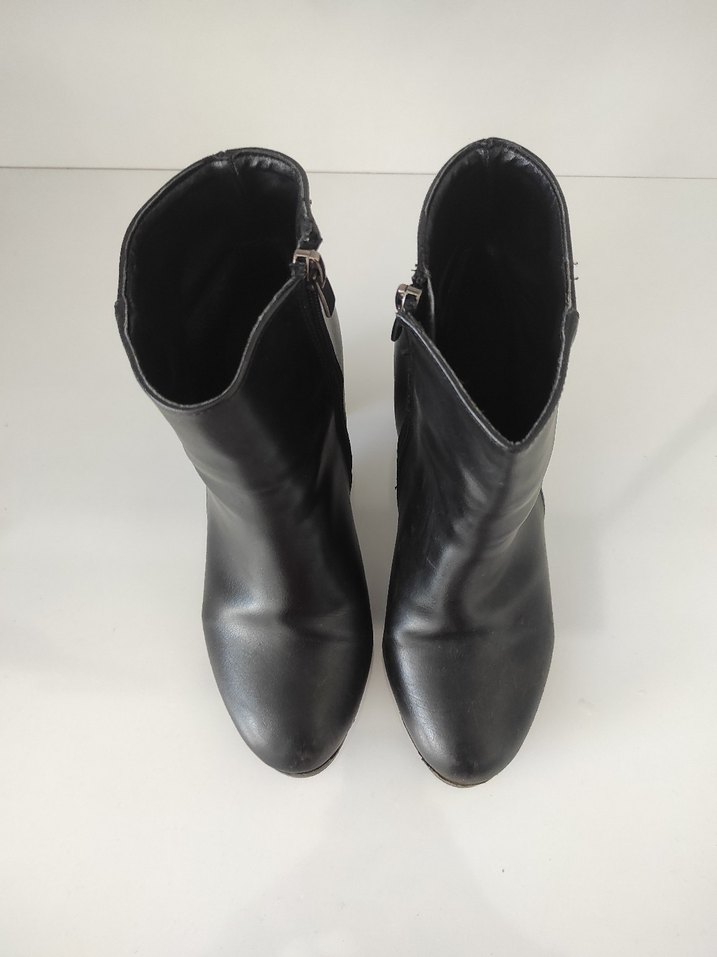 Siyah Deri Topuklu Kadın Bot - Görsel 4