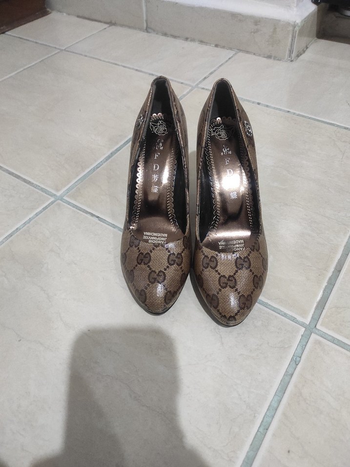 Kahverengi Parlak Yılan Desenli Topuklu Kadın Ayakkabı Gucci - Görsel 4