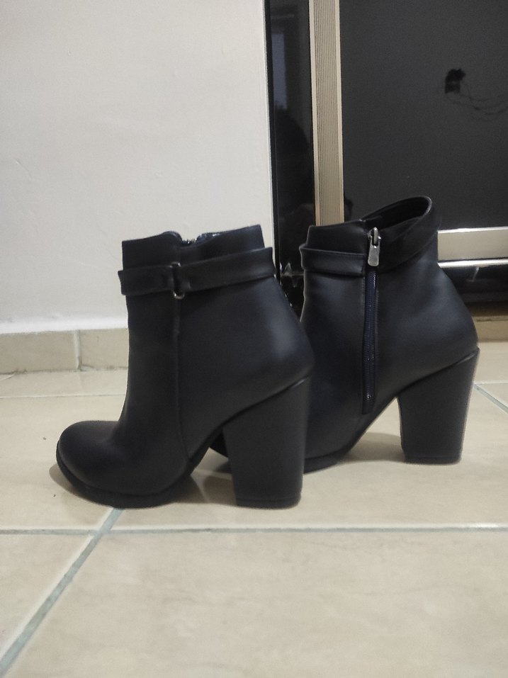 kalın topuklu kadın bot - Görsel 2