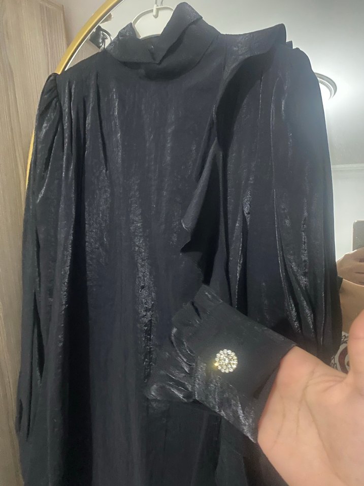 Siyah Uzun Kollu Dökümlü Gömlek - Görsel 2