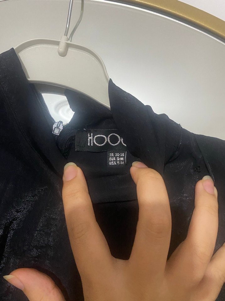 Siyah Uzun Kollu Dökümlü Gömlek - Görsel 3