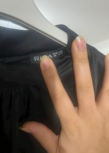 Siyah Uzun Kollu Saten Elbise - Görsel 4